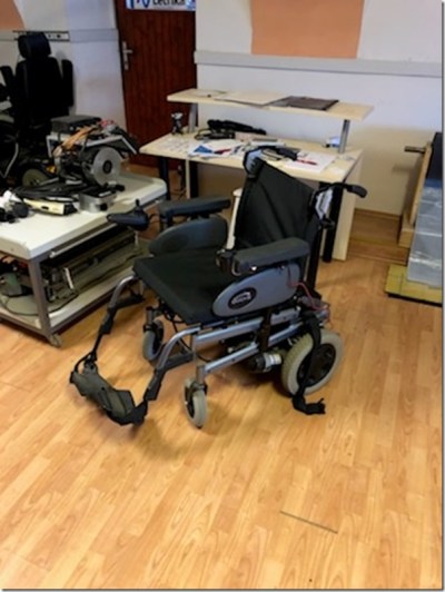 Predelan invalidski voziček