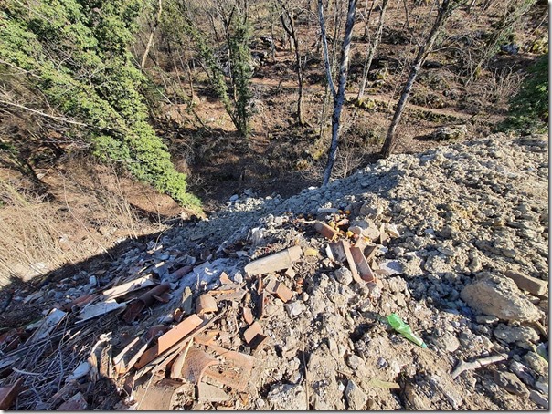 odpadki v Klancu pod Kozino1