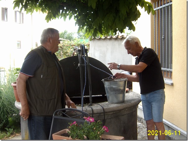 jemanje vzoca vode iz vodnjaka- vrtojba1